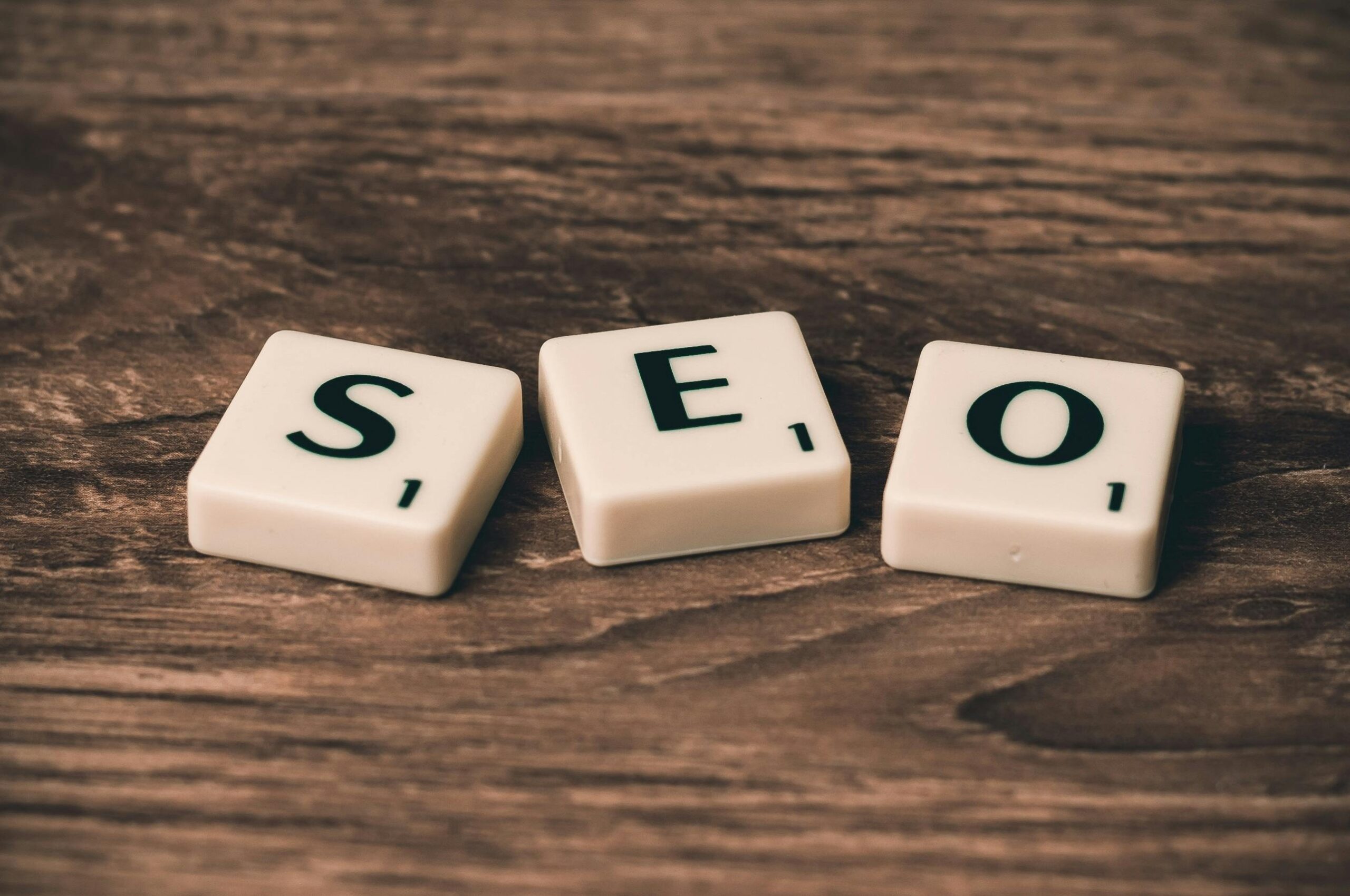 the letters "SEO"